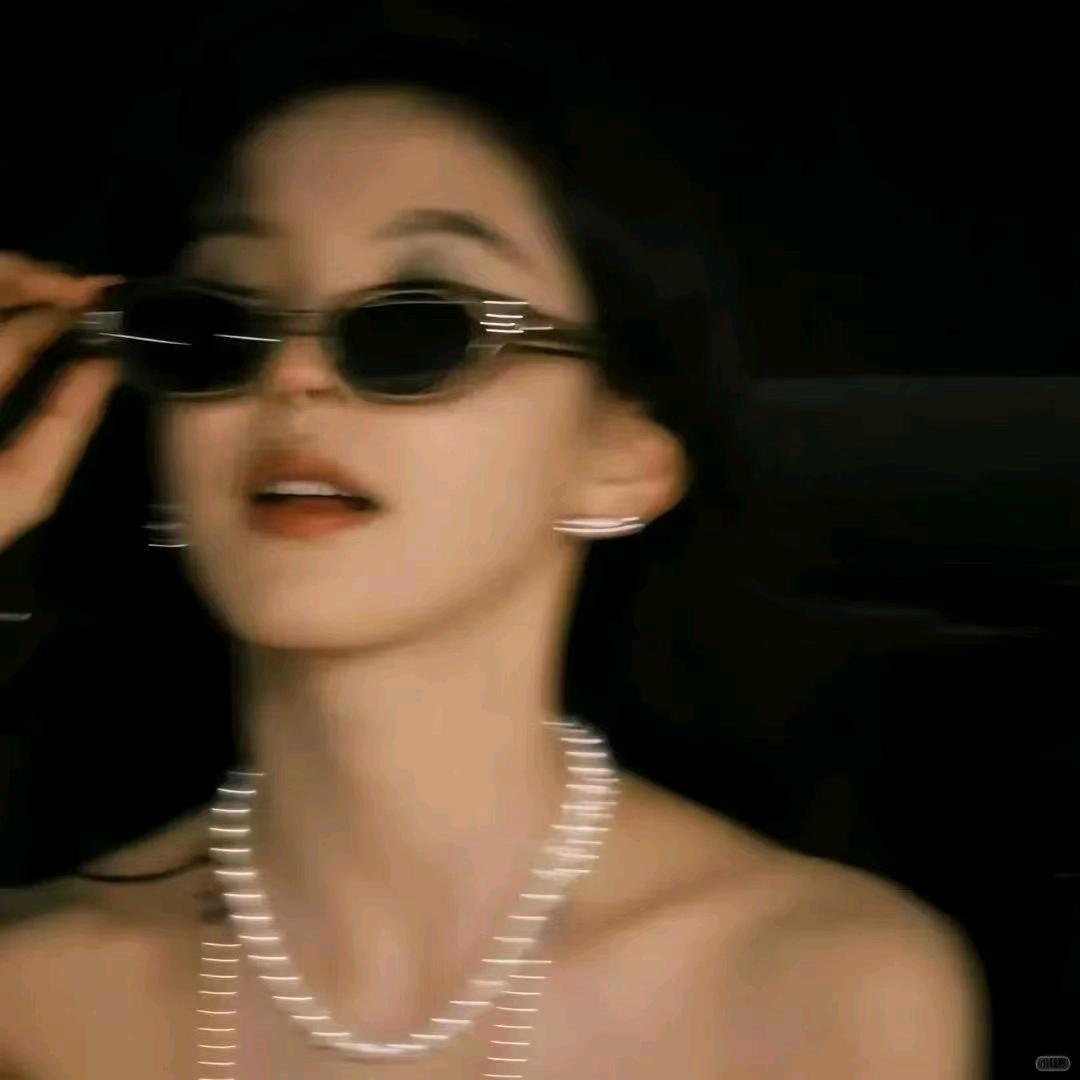 💋S