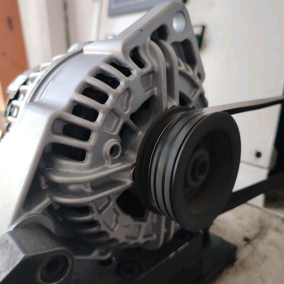 新哥发电机起动机维修