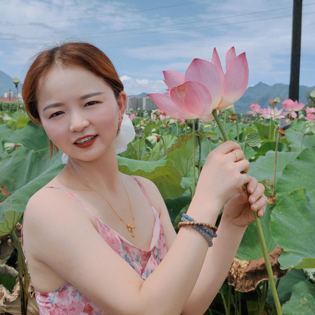 一抹斜阳，半堤香草