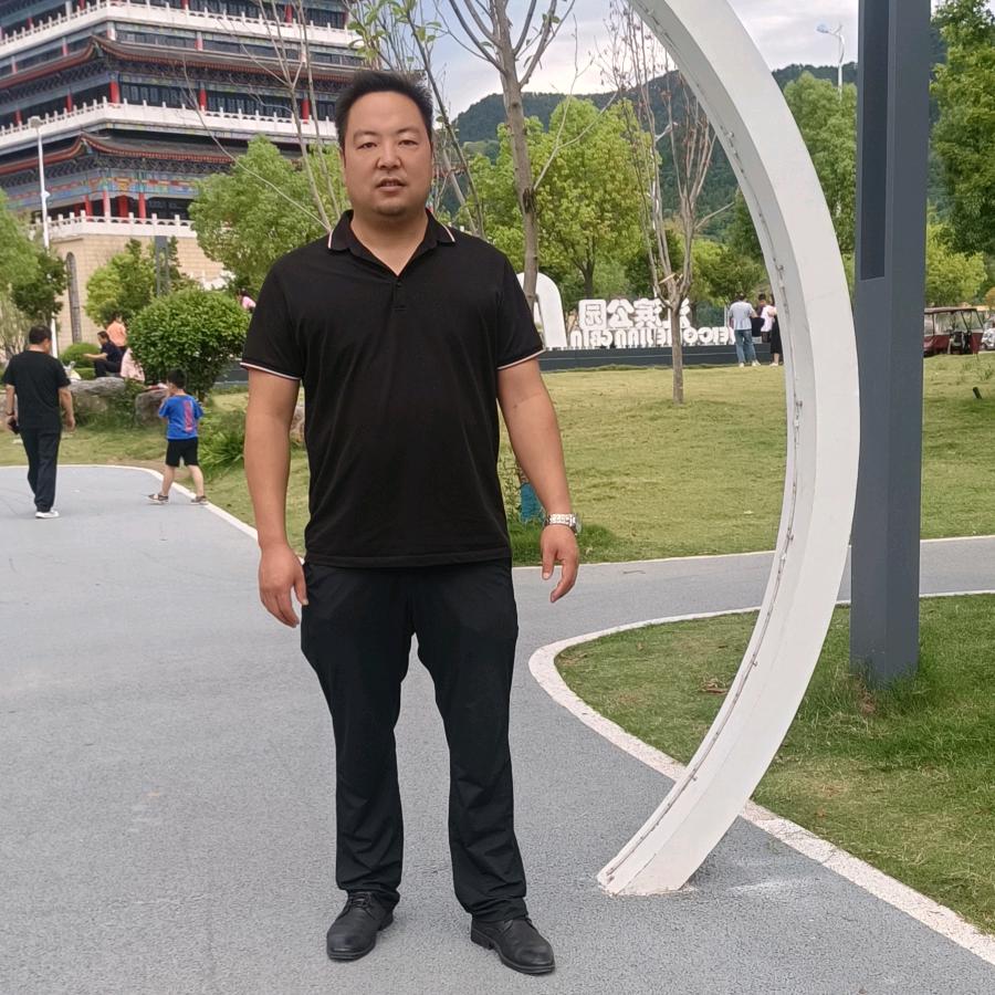 丹凤卖家具的小石