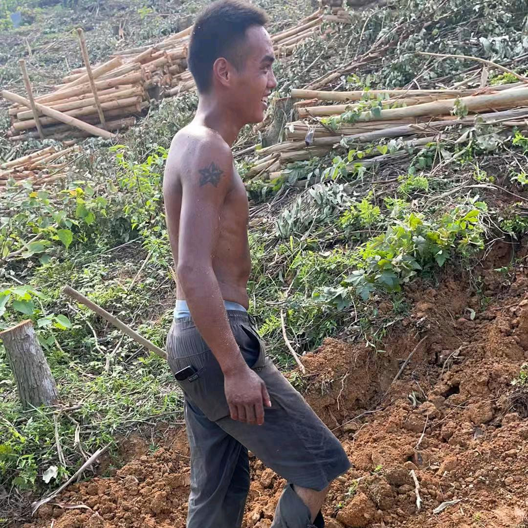 伐木工的小黑子