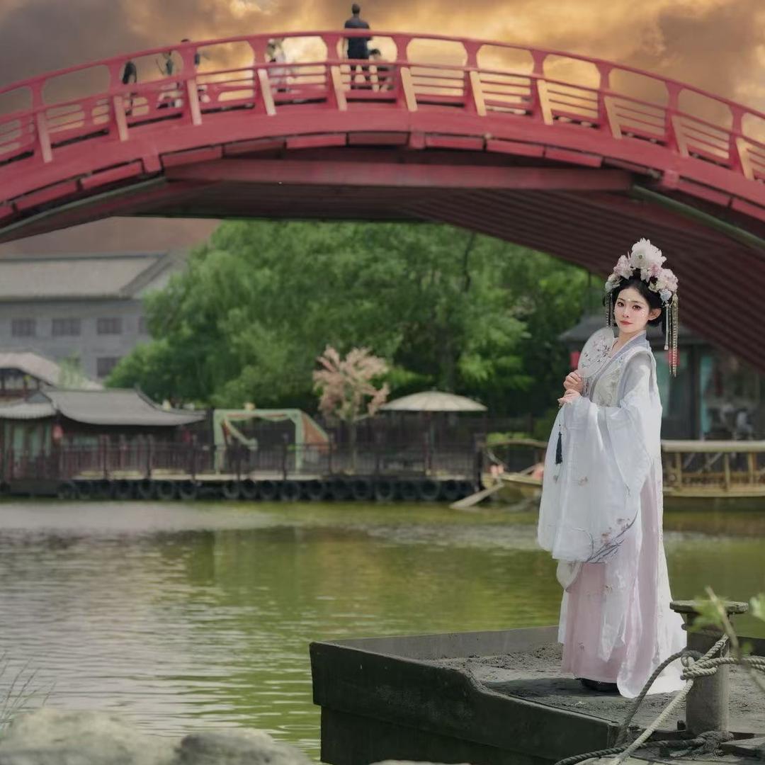 金莲汉服体验馆官方号（清明上河园店）