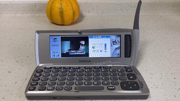 诺基亚n96,n95和n81合体,当年对标iphone,现在只能对标盆 - 抖音